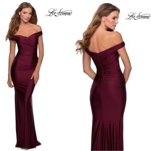 LA FEMME Dark Berry Off the Shoulder Trumpet ruched gown